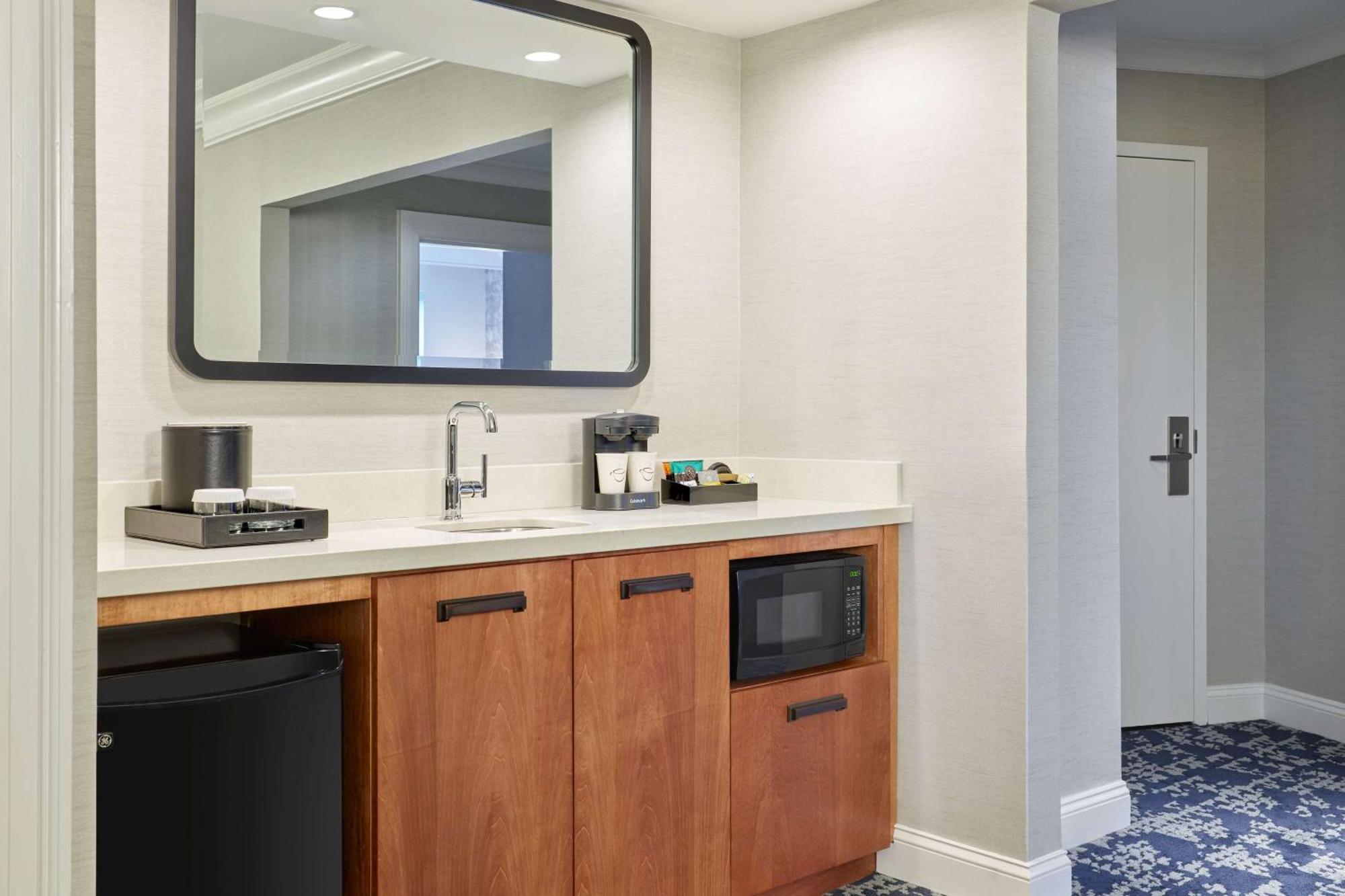 Embassy Suites By Hilton Washington Dc Convention Center Экстерьер фото
